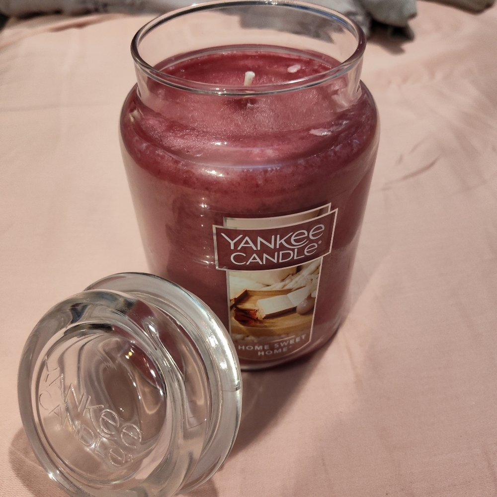 NWT!! Yankee Candle 22oz (Home Sweet Home)